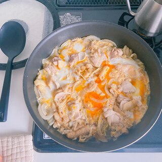 男性が喜ぶ！お揚げで食べ応え増しな親子丼